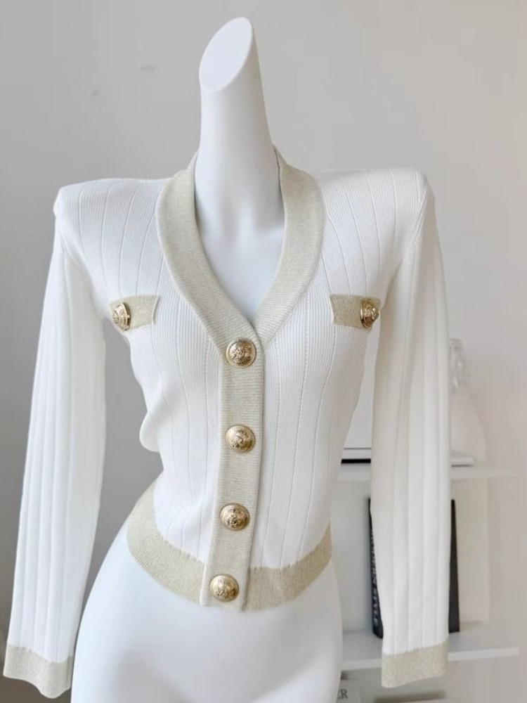 Winter Clothing Pictures - Cardigan Corto alla Moda per Autunno