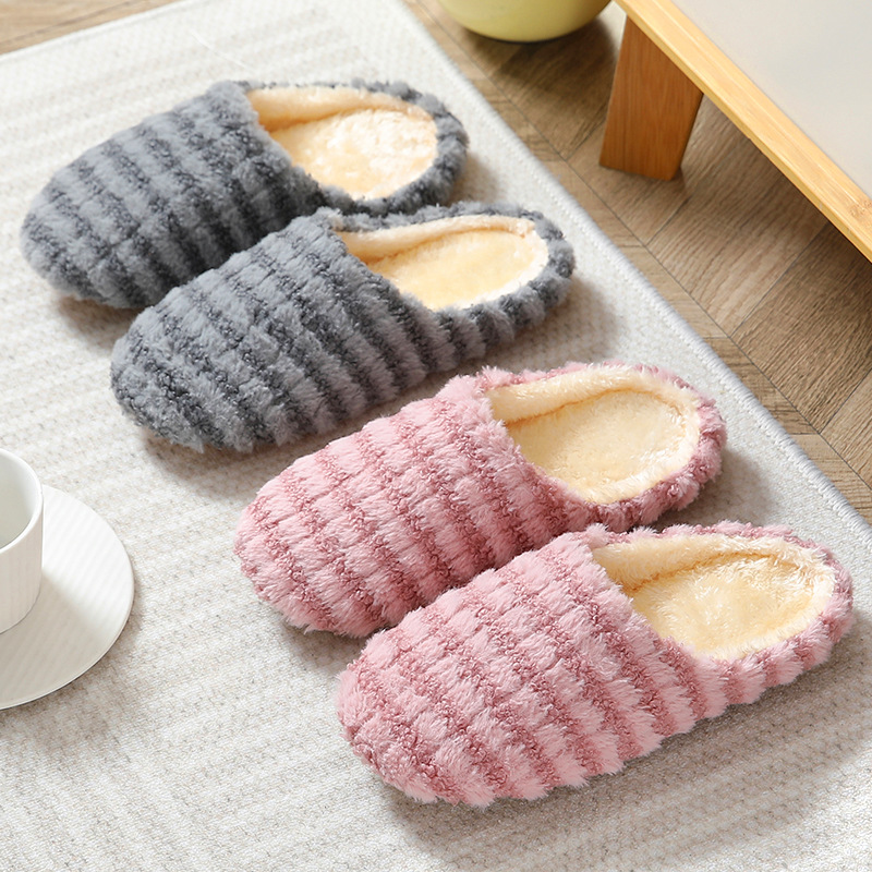 Eleganti pantofole da casa in  - Winter Clothing Material recensione e prezzo